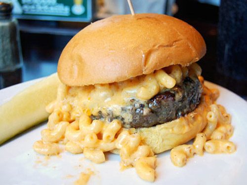 Macaroni-n-Cheeseburger