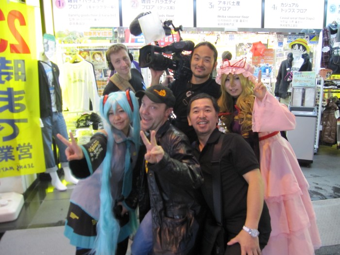 alex sim-wise with cosplay pose