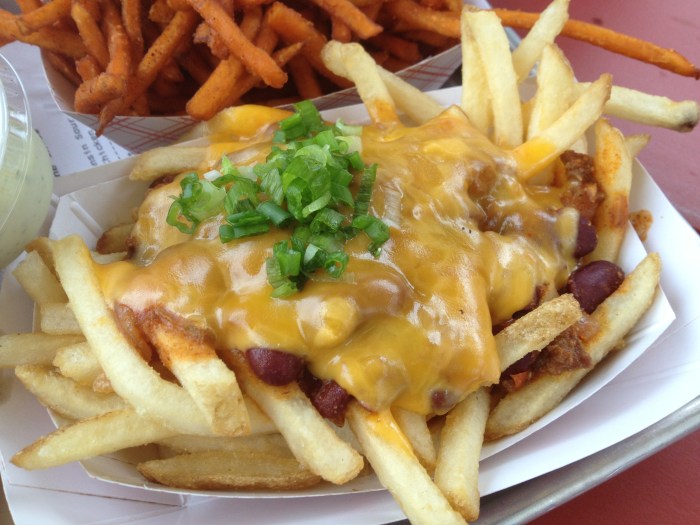 chili cheese fries