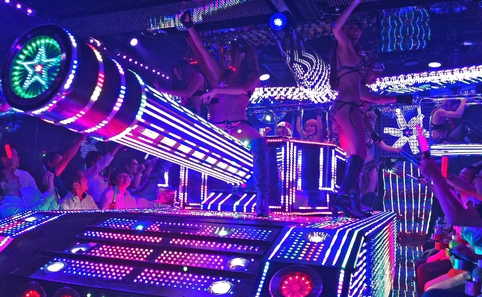 tokyo robot restaurant