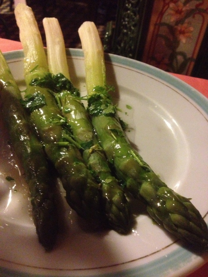 asparagus in vinaigrette chez l'ami louis