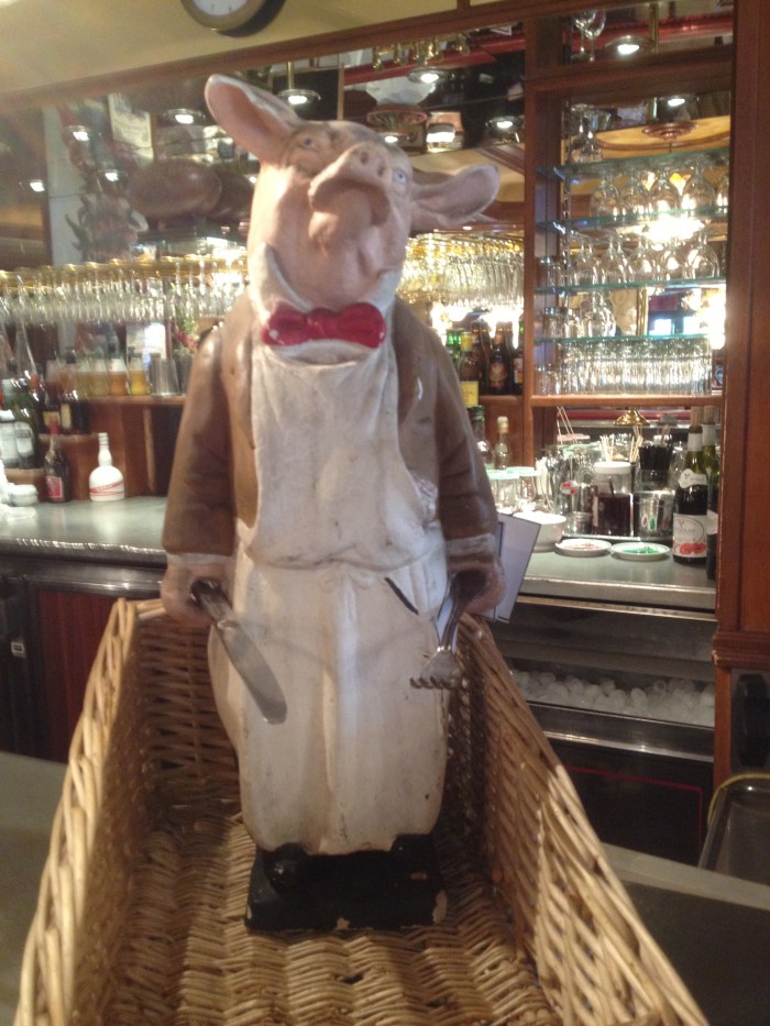 Au Pied de Cochon Paris pig