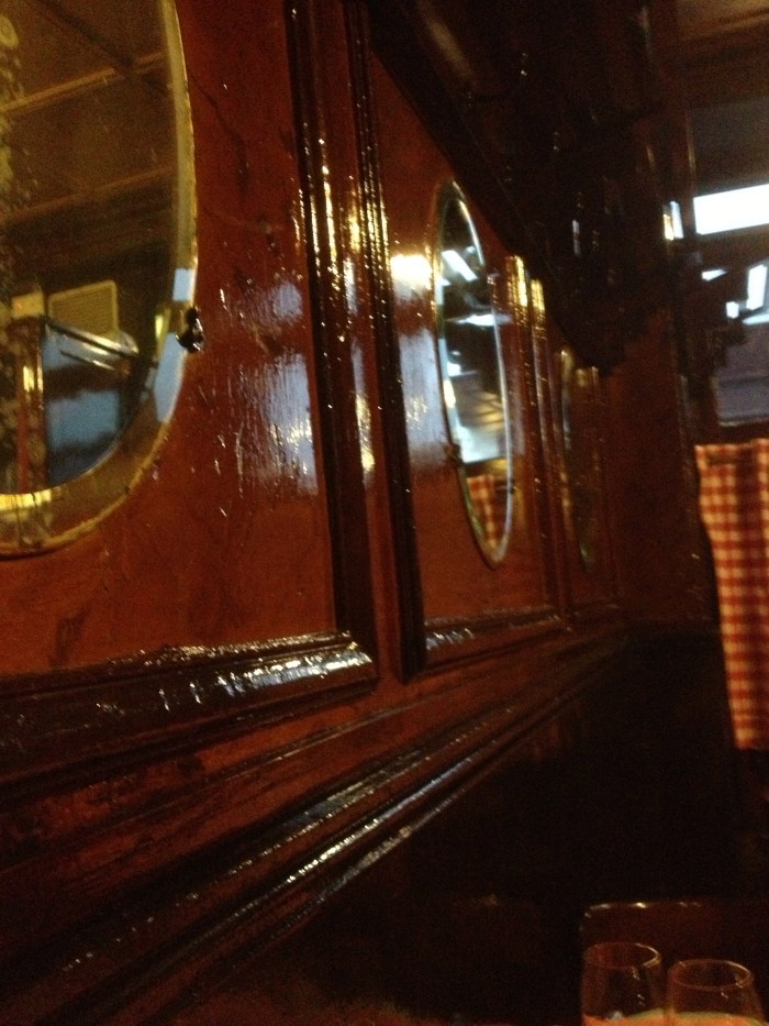 PAris Chez L'Ami Louis wood paneling