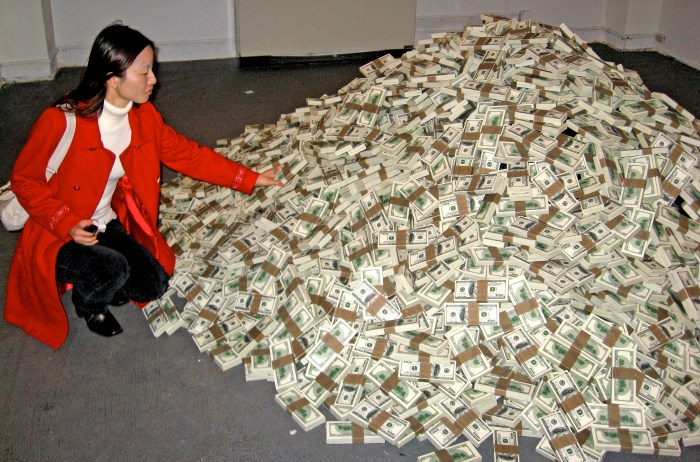 PILE-OF-CASH-MONEY-100-DOLLAR-BILLS