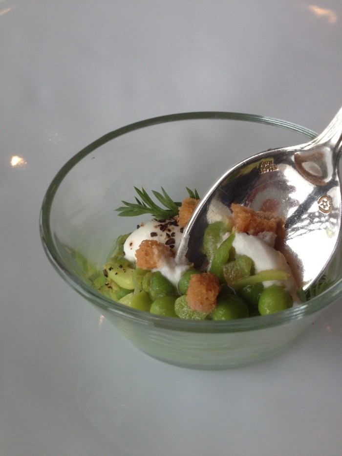 Jules Verne Paris amuse bouche peas