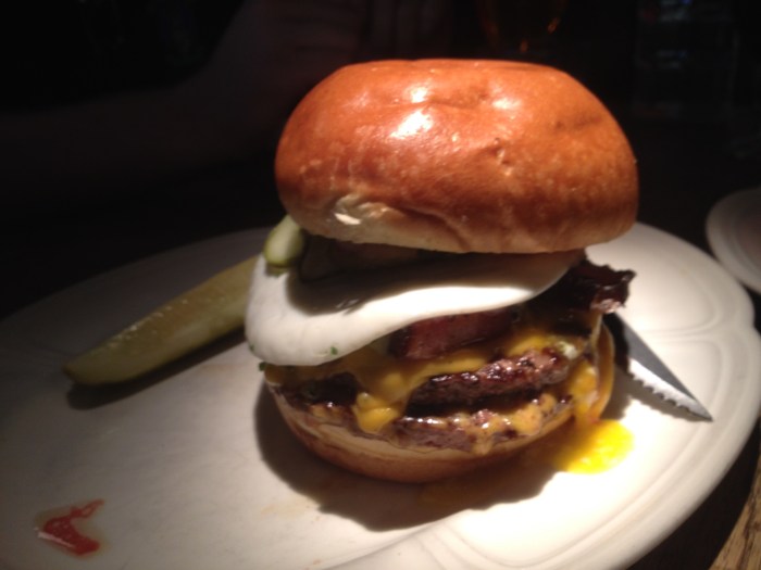 Chicago Au Cheval burger