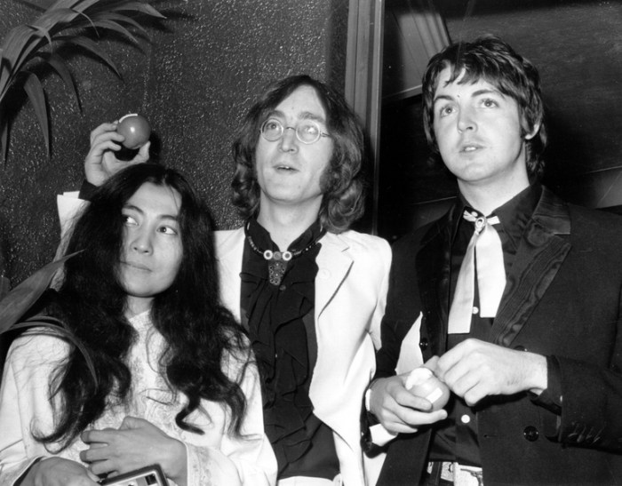 1968_yoko-ono-john-lennon-paul-mccartney