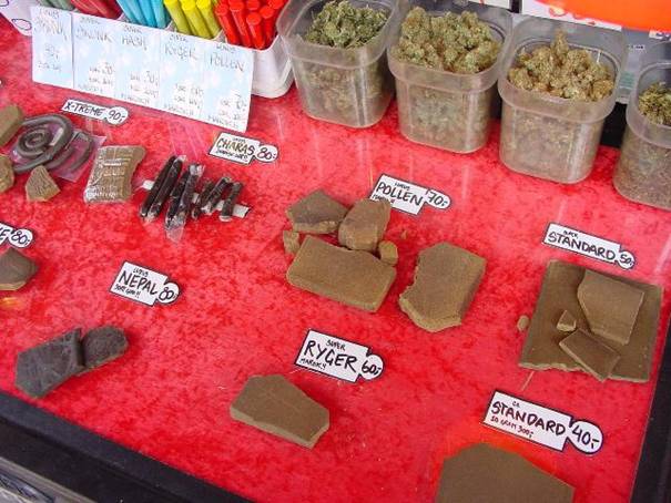 christiania-drug-stall