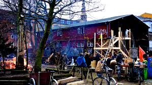 world's largest hippie community