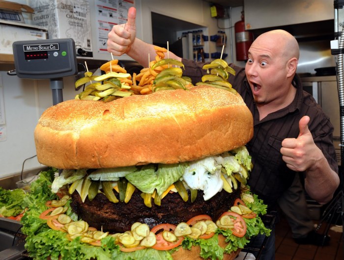 world's largest cheeseburger