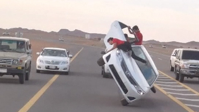 'Sidewalk skiing' in Saudi Arabia