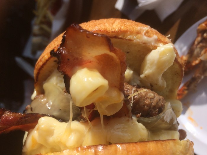 Bacon Mac'n'cheese burger