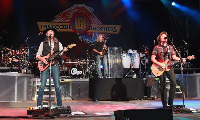 WANTAGH, NY - AUGUST 18:  Patrick Simmons and Tom Johnston of The Doobie Brothers perform at Nikon at Jones Beach Theater on August 18, 2012 in Wantagh, New York.  (Photo by Taylor Hill/Getty Images)
