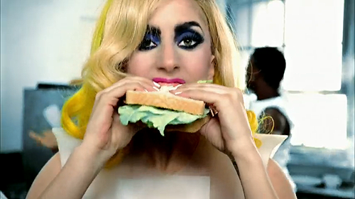 lady_gaga_eating_a_sandwich