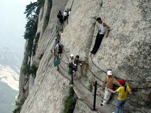 world's most dangerous hikes