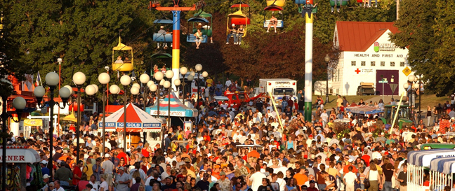 Fairgoers walking along the Grand Concourse at the 2004 Sesquicentennial Iowa State Fair on Saturday August 21, 2004 in Des Moines, IA.  (Iowa State Fair Photo)