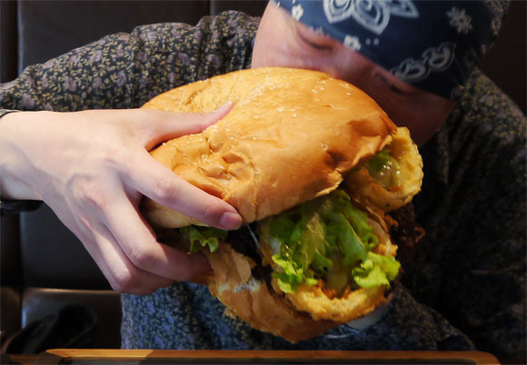 5 pound burger