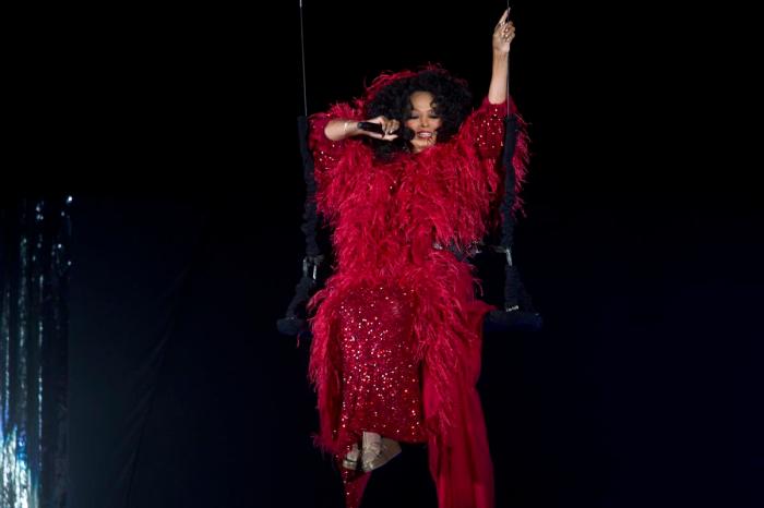 Diana Ross performs on the first of two nights at the Hollywood Bowl Friday night.  ///ADDITIONAL INFO: dianaross_review.dak 07/15/16 - Photo by DREW A. KELLEY, CONTRIBUTING PHOTOGRAPHER