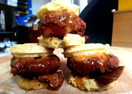 chicken-bacon-eggo-sliders