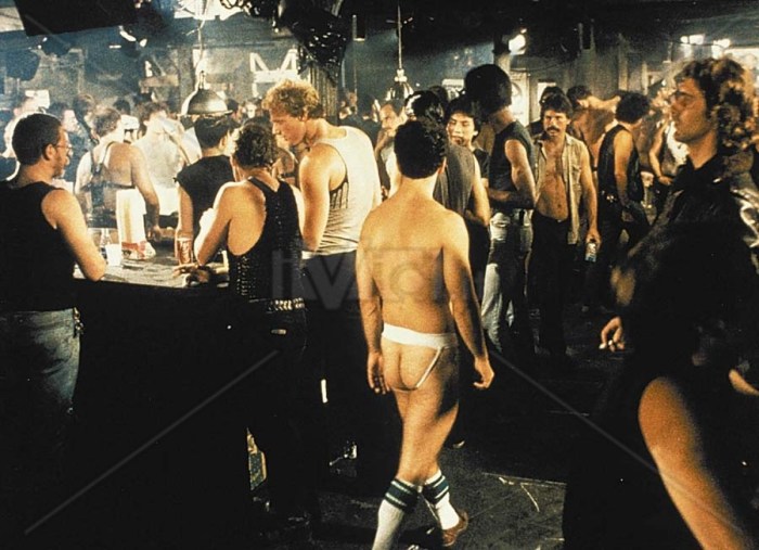 cruising-sm-bar-sex-scene