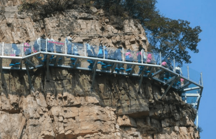 china-glass-mountain-walkways-cracked
