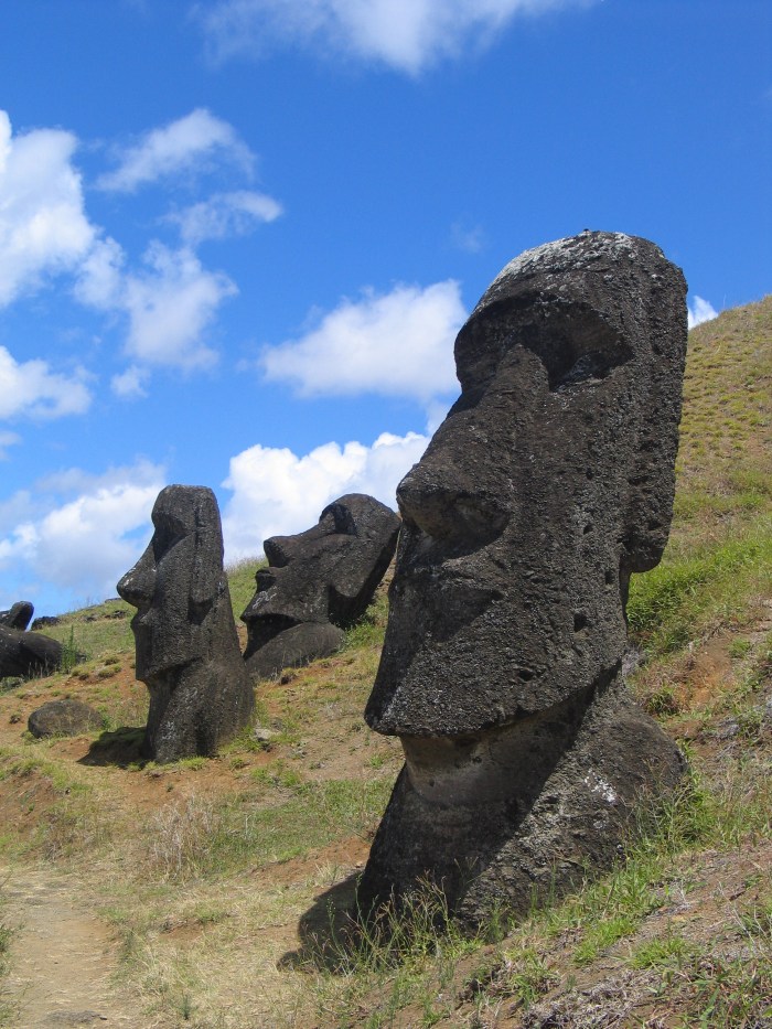 moai_rano_raraku