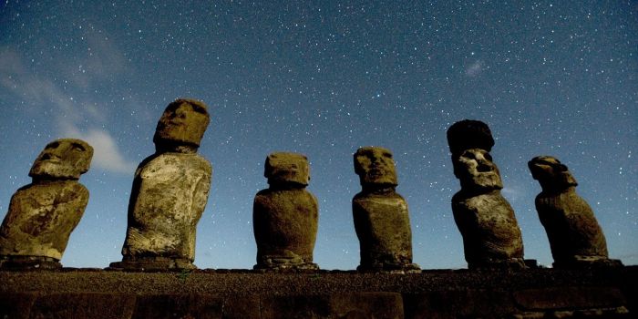 moais-volcanic-stone-statues-easter-island-mysterious-rituals