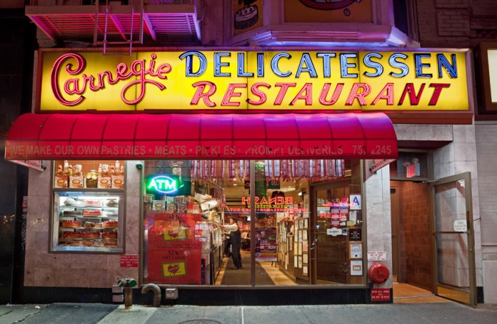 carnegie-deli-closing
