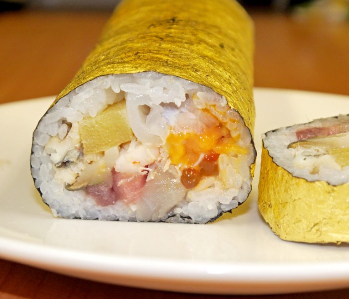 solid-gold-sushi-roll-japan