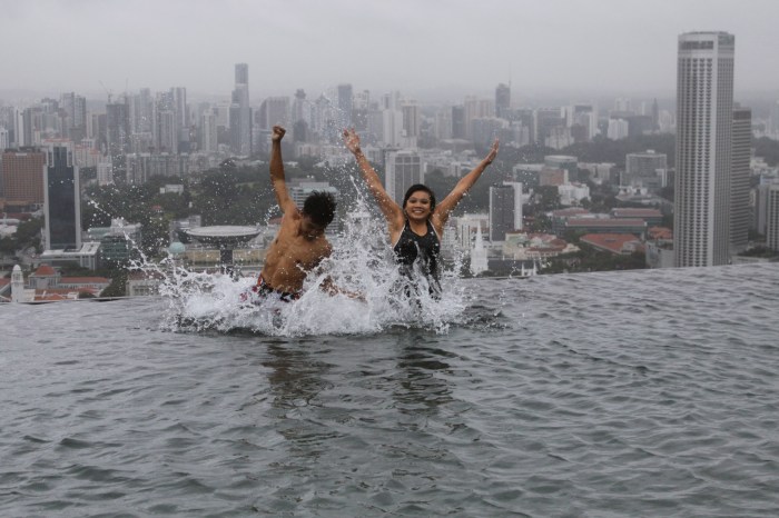Skyscraper-Pool-Singapore