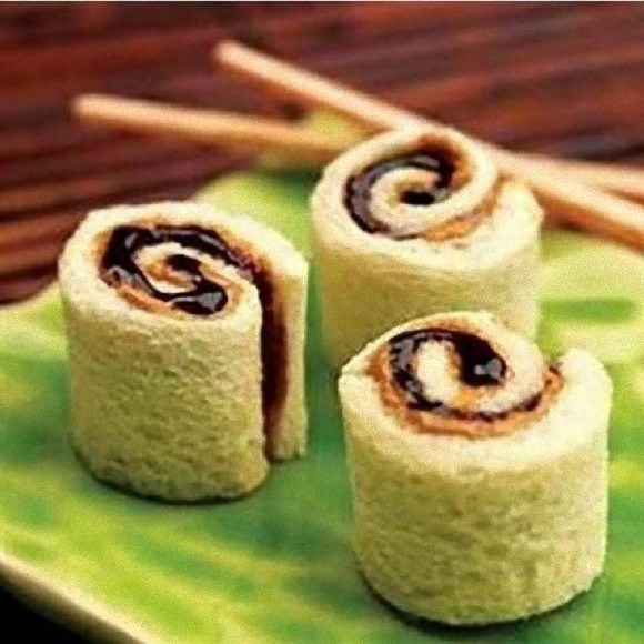 peanut butter and jelly sushi