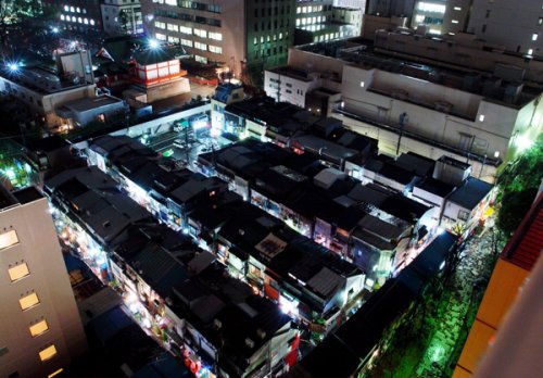 Shinjuku-Golden-Gai-at-night