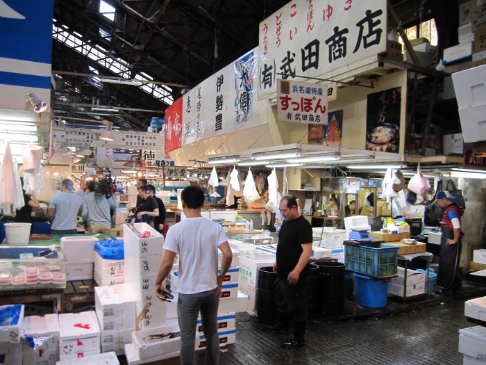tokyo fish market ws workers and crew