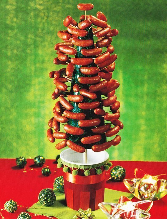 classic-hot-dog-christmas-tree