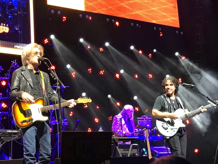 will hall and oates tour together