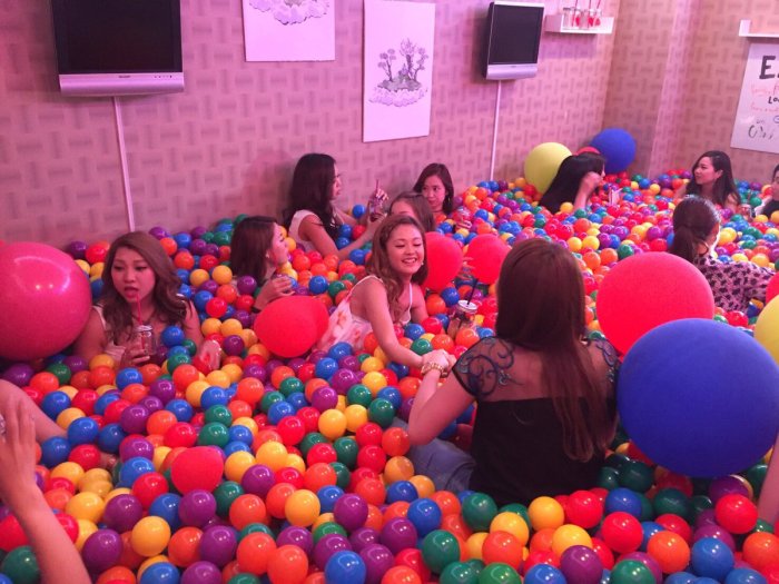 unique-ball-pit-bar